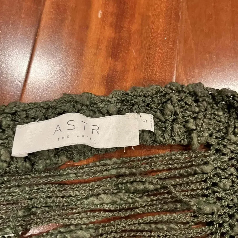 ASTR The Label Olive Green Sweater V Neck Knit Long Sleeve Pullover Size Small - Picture 2 of 8